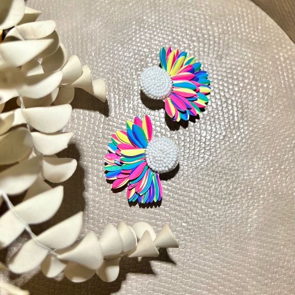 Petals and Sunshine - Flower handmade earrings - Picture 2 of 2